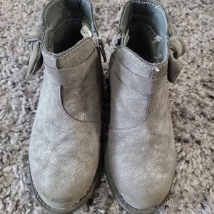 Girls size 10 Oshkosh Grey boots